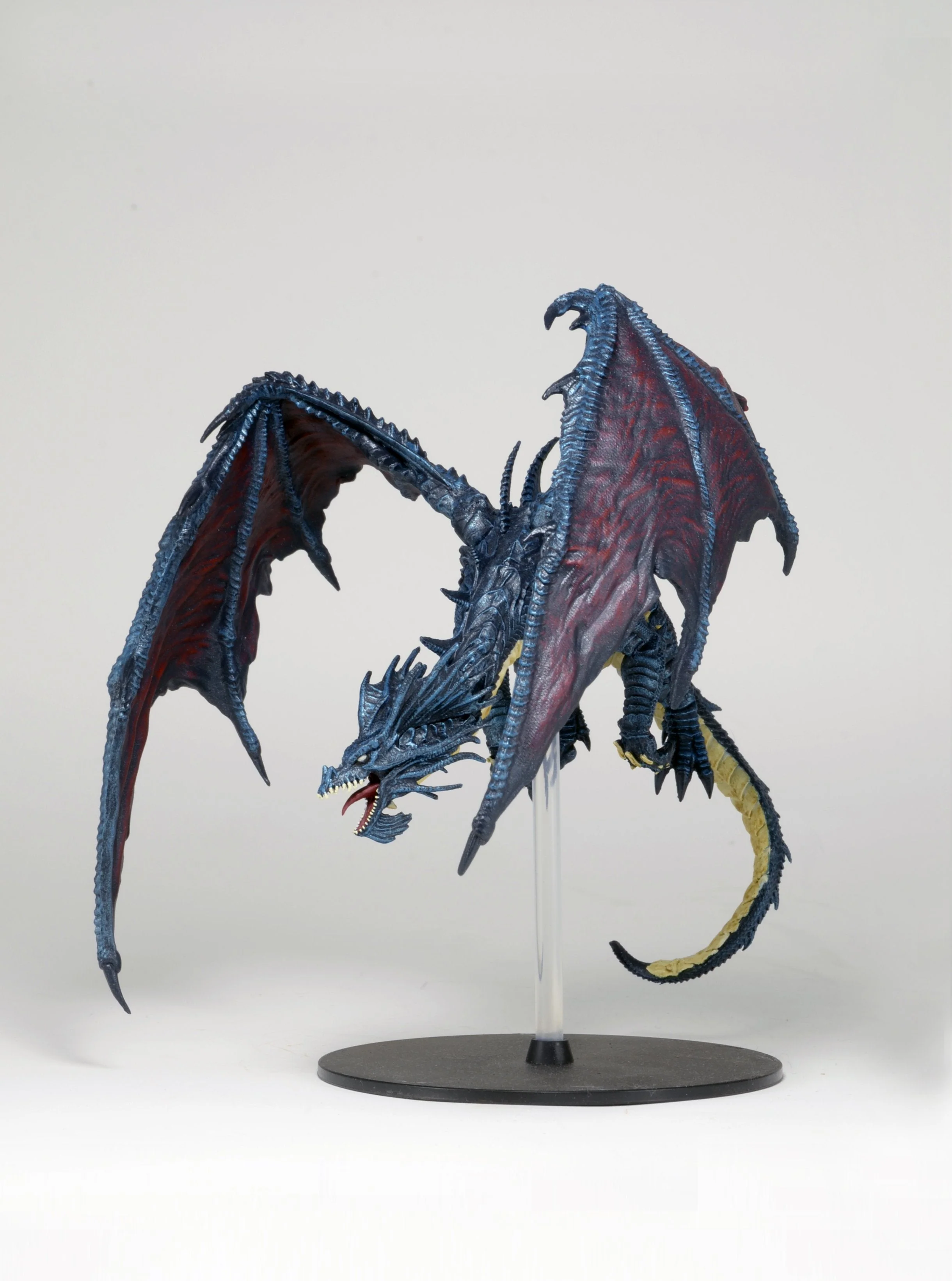 D&D Icons of the Realms: Tyranny of Dragons - Bahamut Premium Figure - Image 5