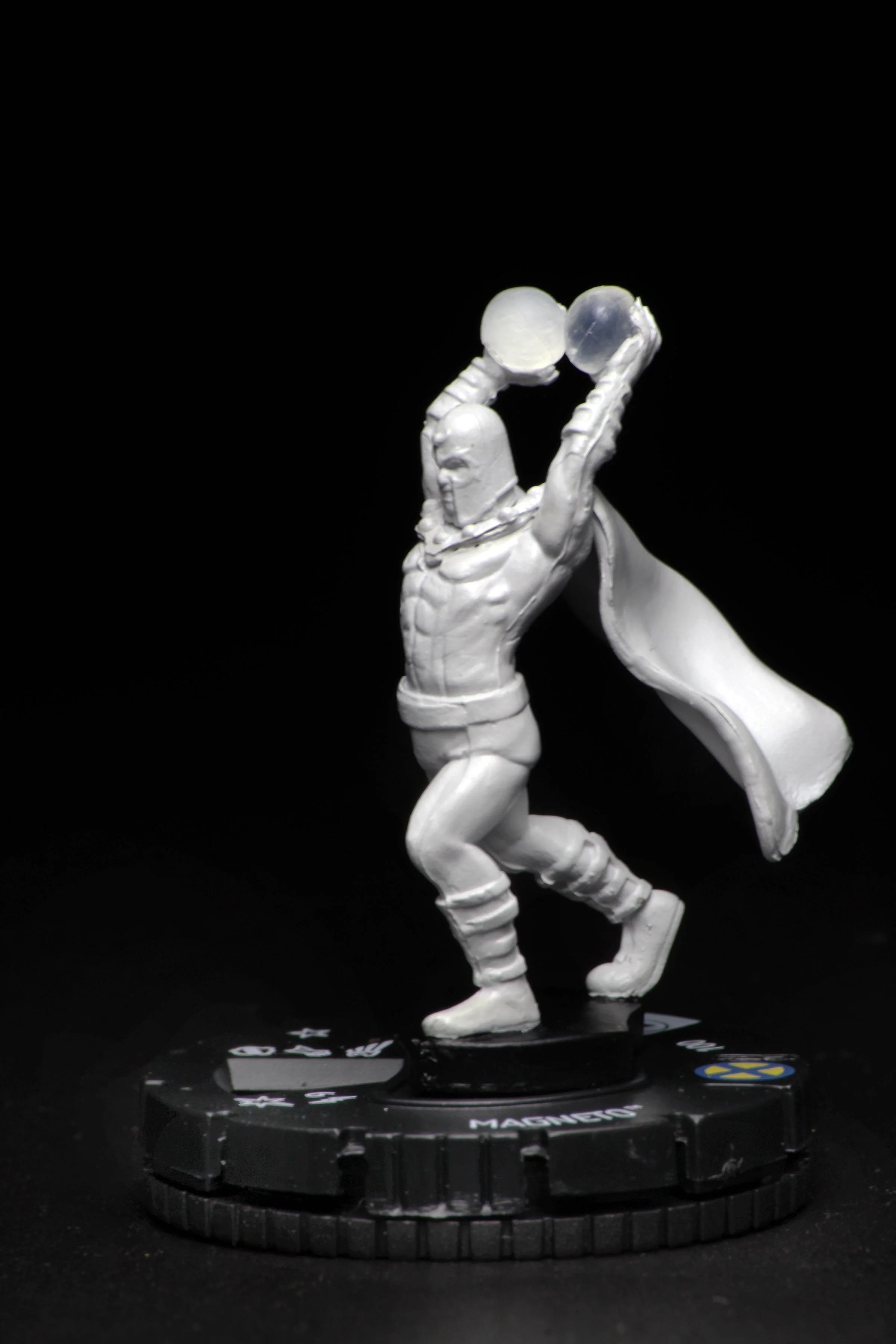 Marvel HeroClix Deep Cuts Unpainted Miniatures: Magneto - Image 4